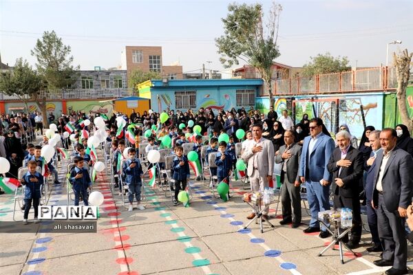 نواختن زنگ شکوفه‌ها در کرمانشاه