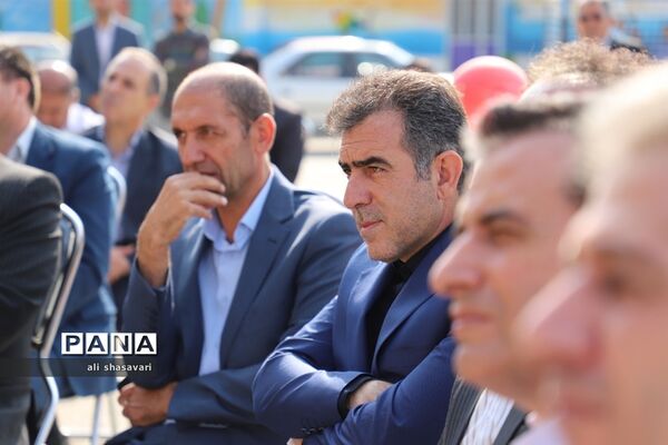 نواختن زنگ شکوفه‌ها در کرمانشاه