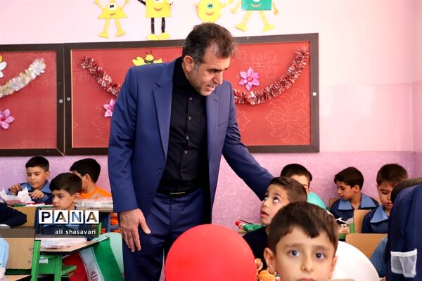 نواختن زنگ شکوفه‌ها در کرمانشاه