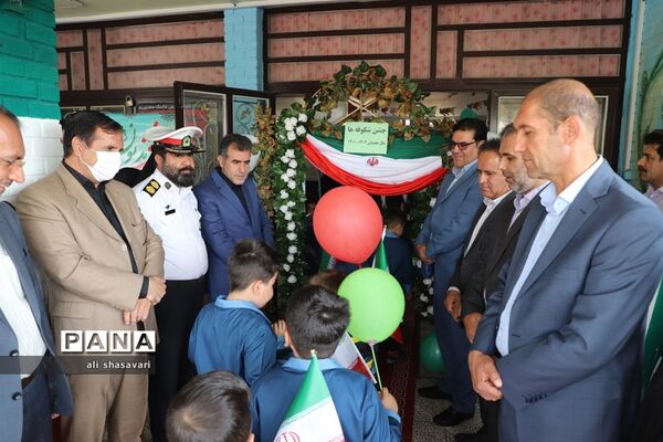 نواختن زنگ شکوفه‌ها در کرمانشاه