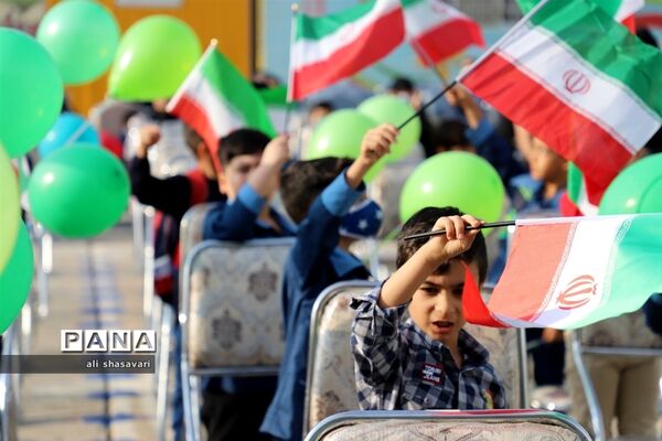نواختن زنگ شکوفه‌ها در کرمانشاه
