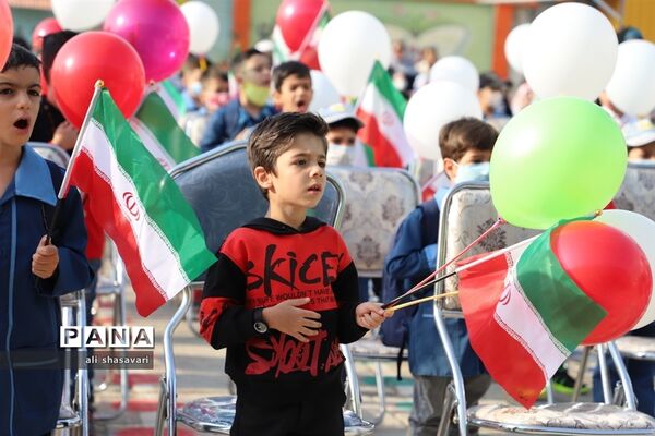 نواختن زنگ شکوفه‌ها در کرمانشاه
