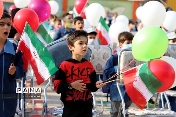 نواختن زنگ شکوفه‌ها در کرمانشاه