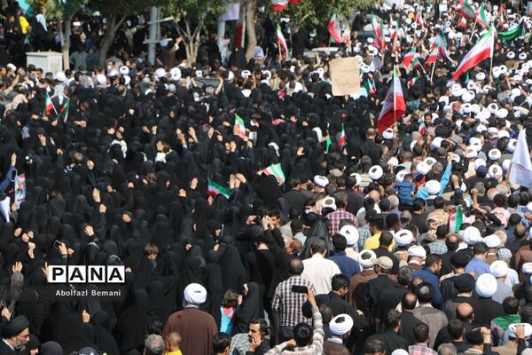 خروش انقلابی مردم قم علیه اغتشاشگران