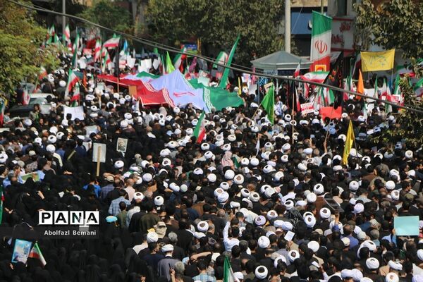 خروش انقلابی مردم قم علیه اغتشاشگران