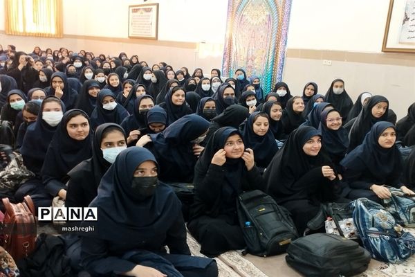 ‌آیین نواختن زنگ آغاز سال تحصیلی جدید دبیرستان شاهد کاشان