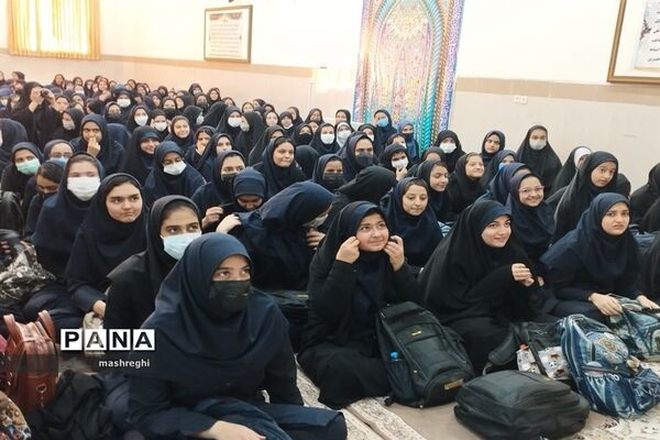 ‌آیین نواختن زنگ آغاز سال تحصیلی جدید دبیرستان شاهد کاشان