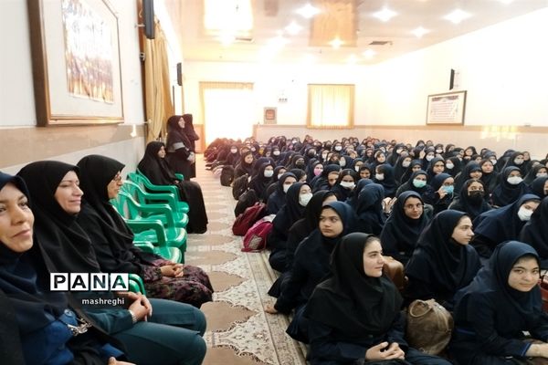 ‌آیین نواختن زنگ آغاز سال تحصیلی جدید دبیرستان شاهد کاشان