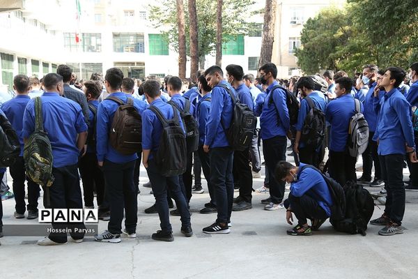 مراسم بازگشایی مدارس در هنرستان پسرانه ماندگار صنعتی تهران