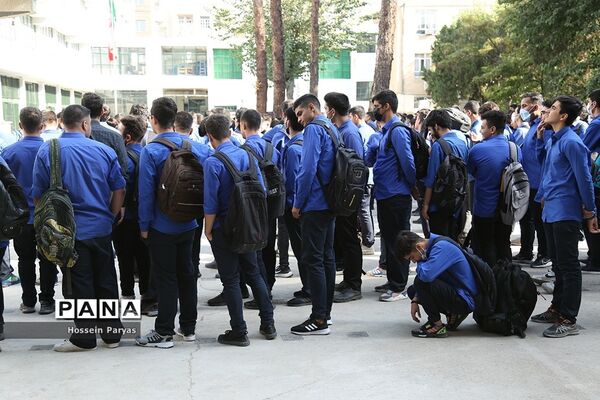 مراسم بازگشایی مدارس در هنرستان پسرانه ماندگار صنعتی تهران