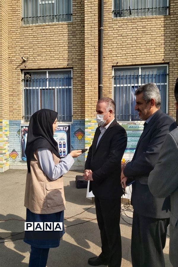 نواختن زنگ شروع شمیم مهرمحمدی در مدارس شهرستان نظرآباد