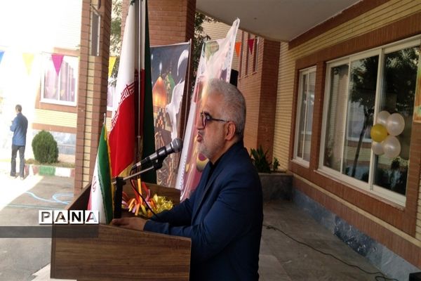 نواختن زنگ شروع شمیم مهرمحمدی در مدارس شهرستان نظرآباد
