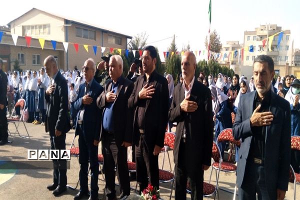 نواختن زنگ شروع شمیم مهرمحمدی در مدارس شهرستان نظرآباد