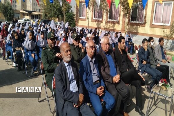 نواختن زنگ شروع شمیم مهرمحمدی در مدارس شهرستان نظرآباد