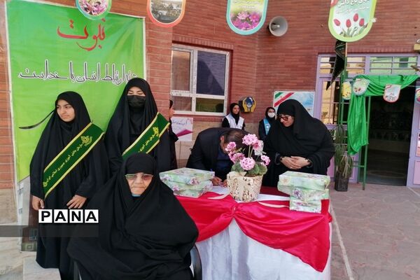برگزاری مراسم گرامیداشت هفته دفاع مقدس و زنگ مهر و ایثار و مقاومت در دبیرستان نبوت صفادشت