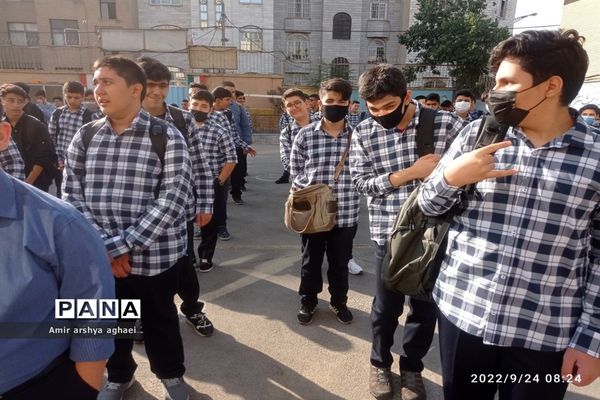 مراسم بازگشایی مدارس در دبیرستان حر بن ریاحی منطقه ۱۳