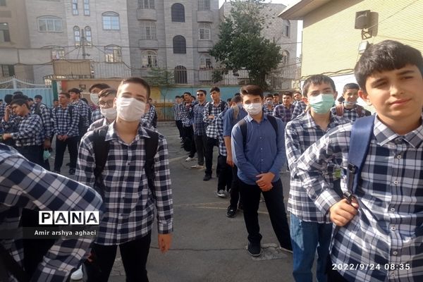 مراسم بازگشایی مدارس در دبیرستان حر بن ریاحی منطقه ۱۳