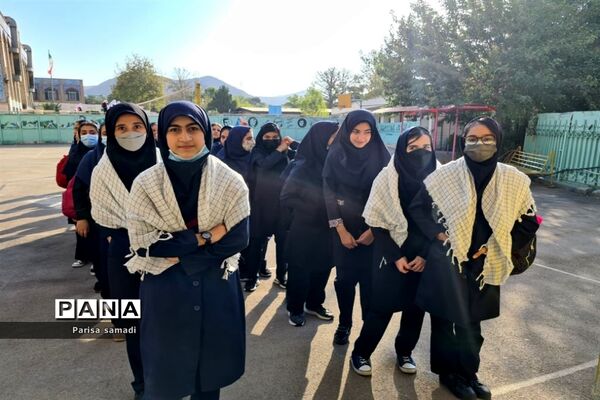 ‌زنگ مهر در دبیرستان زینبیه منطقه ۱۳ با حضور پرشور دانش‌آموزان نواخته شد