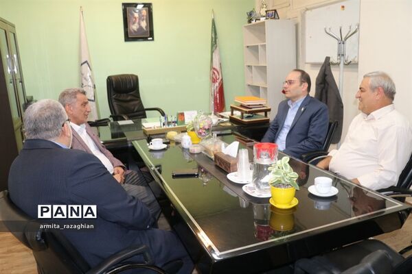 ارزیابی عملکرد دبیرستان‌های غیر دولتی منطقه ٣