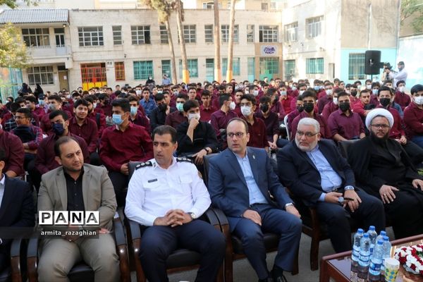 آیین بازگشایی مدارس و نواختن زنگ مهر در دبیرستان فتح شاهد