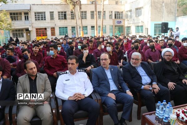 آیین بازگشایی مدارس و نواختن زنگ مهر در دبیرستان فتح شاهد