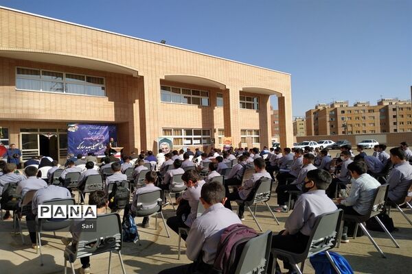 نواخته شدن زنگ ایثار و مقاومت مدرسه سردار سلیمانی شاهین شهر
