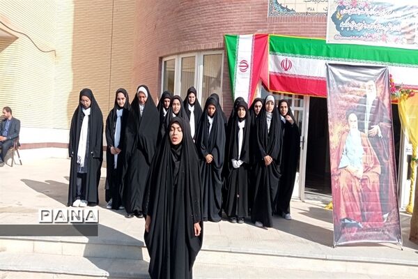 نواخته شدن زنگ مهر و مقاومت در هنرستان فنی و حرفه‌ای آیت‌الله خامنه‌ای شهرستان فریدن