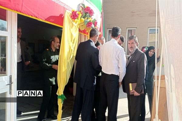 نواخته شدن زنگ مهر و مقاومت در هنرستان فنی و حرفه‌ای آیت‌الله خامنه‌ای شهرستان فریدن