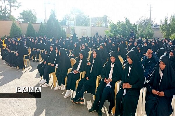 نواخته شدن زنگ مهر و مقاومت در هنرستان فنی و حرفه‌ای آیت‌الله خامنه‌ای شهرستان فریدن