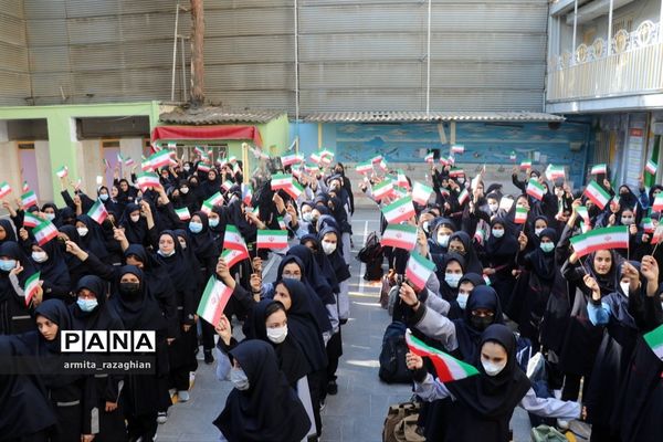 مراسم بازگشایی مدارس و شروع سال تحصیلی جدید در دبیرستان ایمان منطقه 3