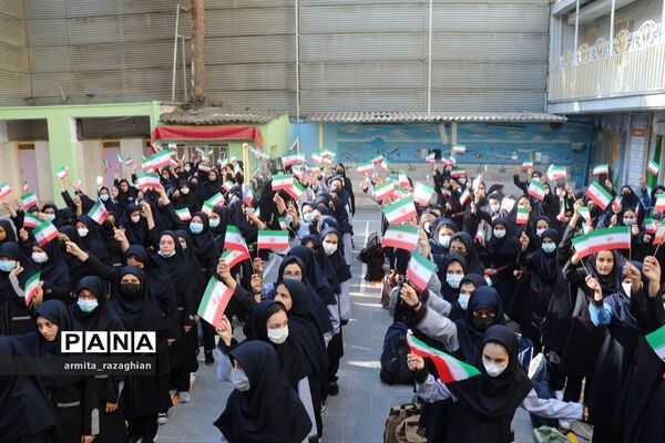 مراسم بازگشایی مدارس و شروع سال تحصیلی جدید در دبیرستان ایمان منطقه 3