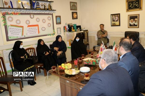 مراسم بازگشایی مدارس و شروع سال تحصیلی جدید در دبیرستان ایمان منطقه 3