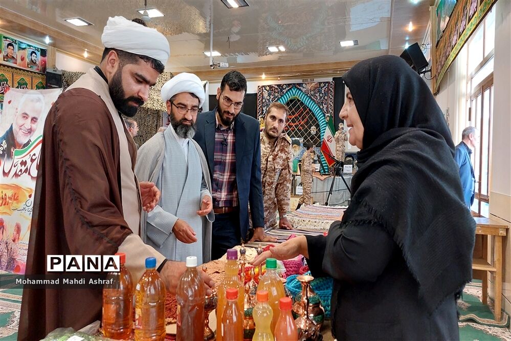 افتتاح نمایشگاه بزرگ دفاع مقدس در نایین