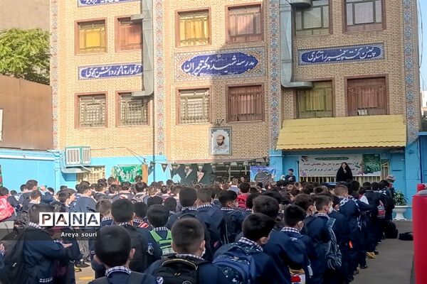 اجرای سرود سلام فرمانده در دبستان پسرانه شهید دکتر  چمران منطقه ۱۳