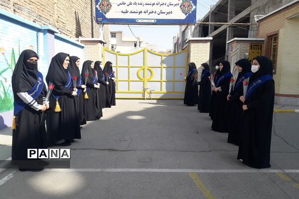 تشییع پیکر شهید گمنام در دبیرستان زنده‌یاد علی حاتمی