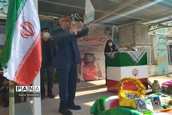 تشییع پیکر شهید گمنام در دبیرستان شاهد فیض در شیراز