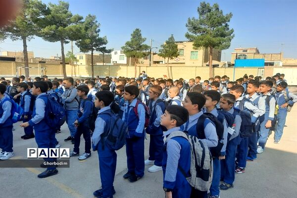 برگزاری جشن شکوفه‌ها در دبستان شهید مقصودی شهرستان ورزنه
