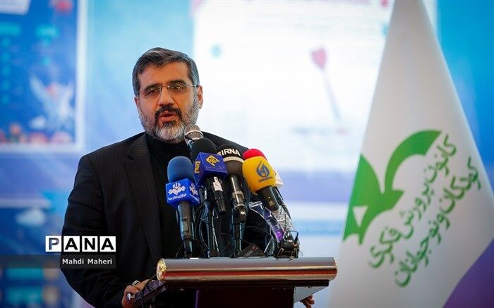 وزیر ارشاد: تارخ بازیگری باوقار و صاحب سبک بود