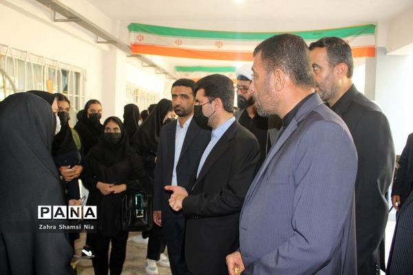 نشست صمیمی معاون تربیت‌بدنی و سلامت وزارت آموزش و پرورش با کارکنان و دانش‌آموزان هنرستان رازی بوشهر