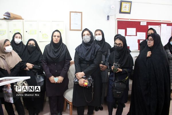 نشست صمیمی معاون تربیت‌بدنی و سلامت وزارت آموزش و پرورش با کارکنان و دانش‌آموزان هنرستان رازی بوشهر