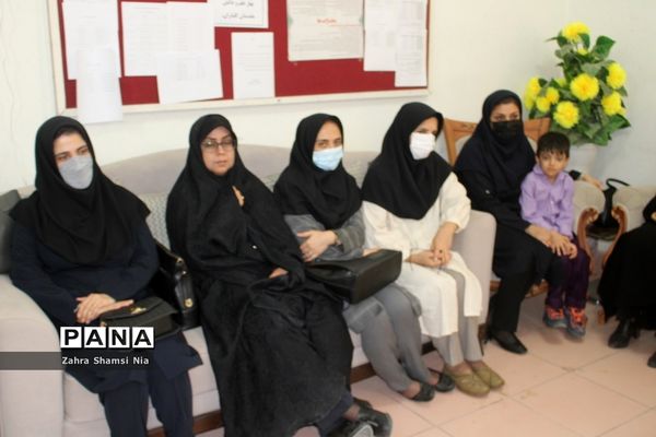 نشست صمیمی معاون تربیت‌بدنی و سلامت وزارت آموزش و پرورش با کارکنان و دانش‌آموزان هنرستان رازی بوشهر