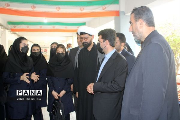 نشست صمیمی معاون تربیت‌بدنی و سلامت وزارت آموزش و پرورش با کارکنان و دانش‌آموزان هنرستان رازی بوشهر