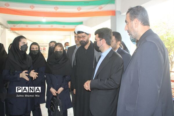 نشست صمیمی معاون تربیت‌بدنی و سلامت وزارت آموزش و پرورش با کارکنان و دانش‌آموزان هنرستان رازی بوشهر