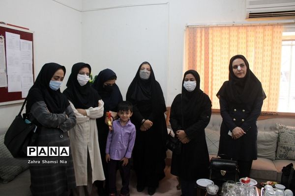 نشست صمیمی معاون تربیت‌بدنی و سلامت وزارت آموزش و پرورش با کارکنان و دانش‌آموزان هنرستان رازی بوشهر