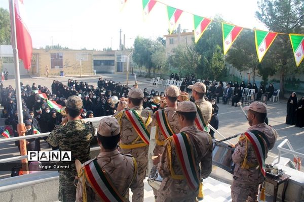 گرامیداشت هفته دفاع مقدس در دبیرستان شهیده قضایی قم