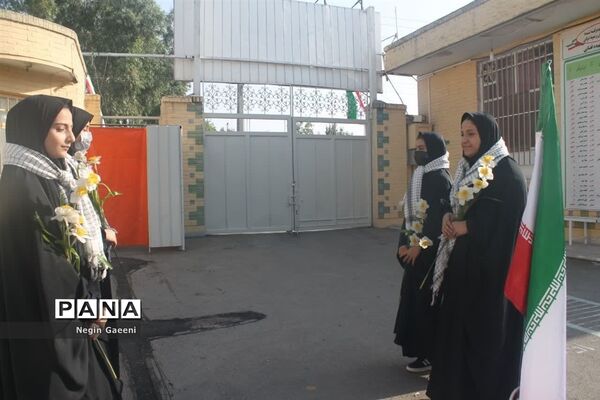 گرامیداشت هفته دفاع مقدس در دبیرستان شهیده قضایی قم