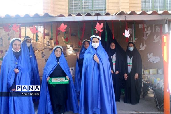 گرامیداشت هفته دفاع مقدس در دبیرستان شهیده قضایی قم