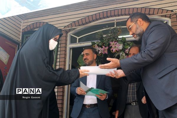 گرامیداشت هفته دفاع مقدس در دبیرستان شهیده قضایی قم