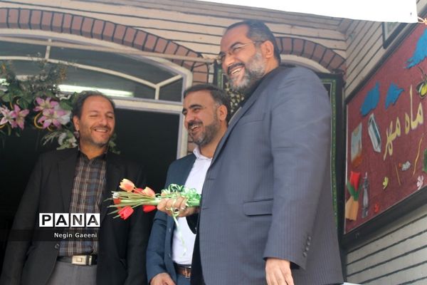 گرامیداشت هفته دفاع مقدس در دبیرستان شهیده قضایی قم