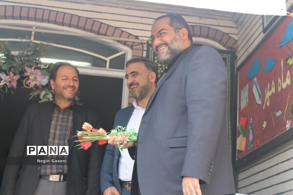 گرامیداشت هفته دفاع مقدس در دبیرستان شهیده قضایی قم